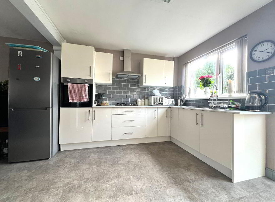 102 Sunnylands Avenue, Carrickfergus, BT38 8JT