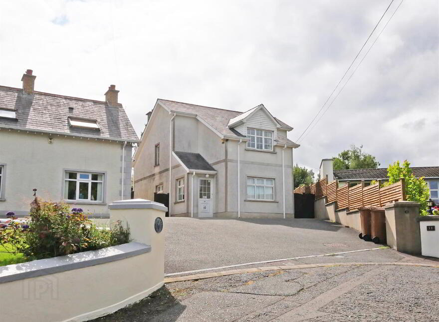 10 Annavale Avenue, Carryduff, Belfast, BT8 8NZ photo
