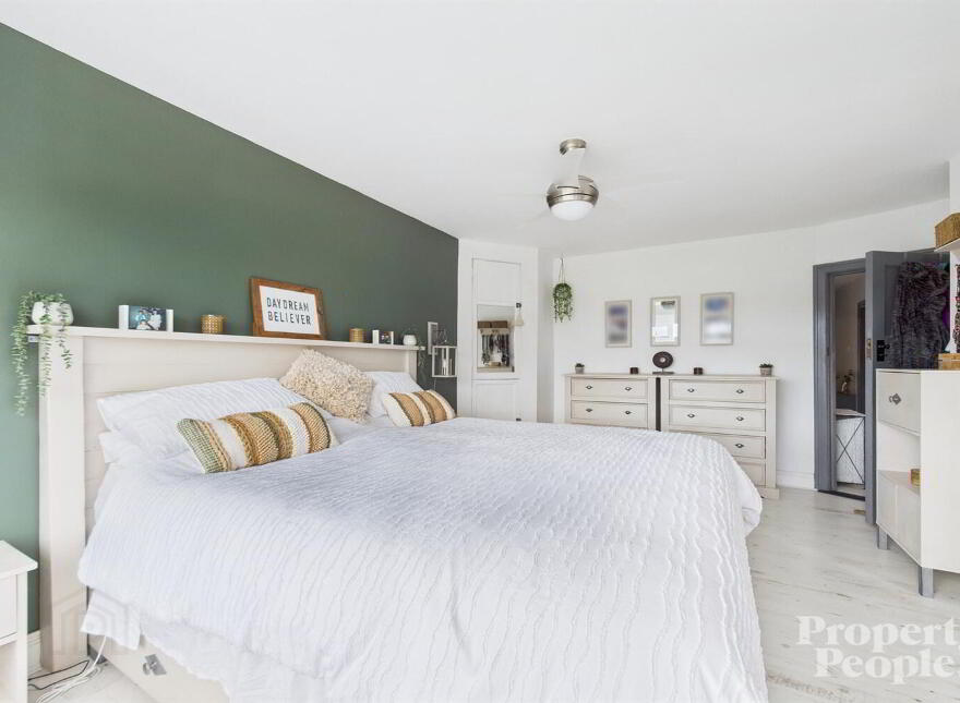 49 Lansdowne Road, Belfast, BT15 4AA