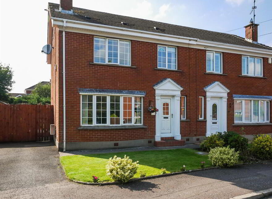 32 Newton Heights, Cairnshill Road, Belfast, BT8 6HA photo