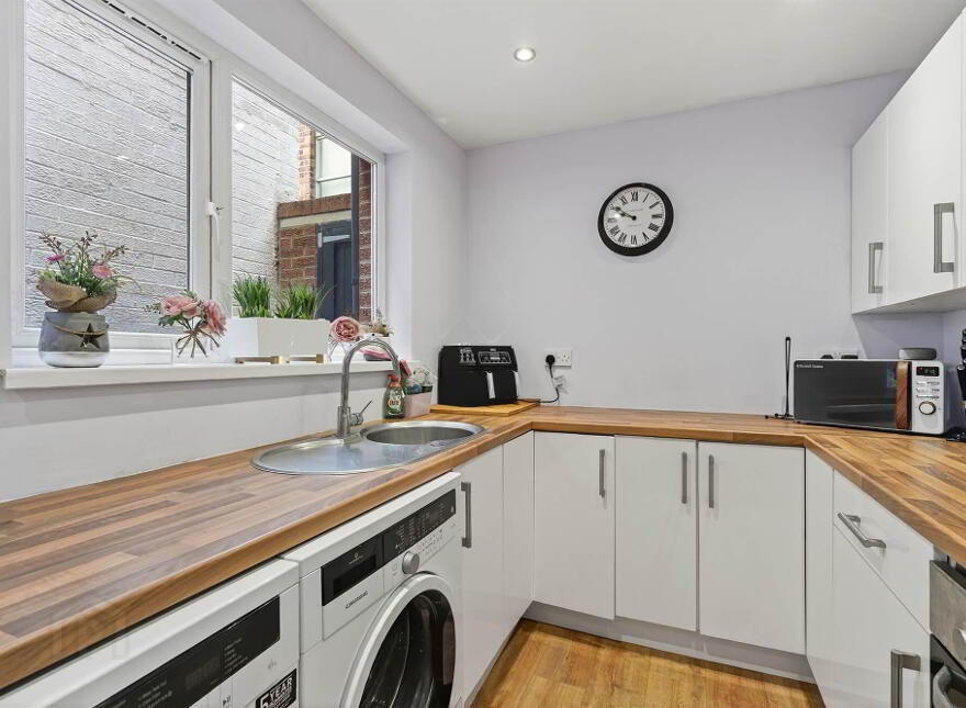 15 Hillview Avenue, Belfast, BT5 6JR