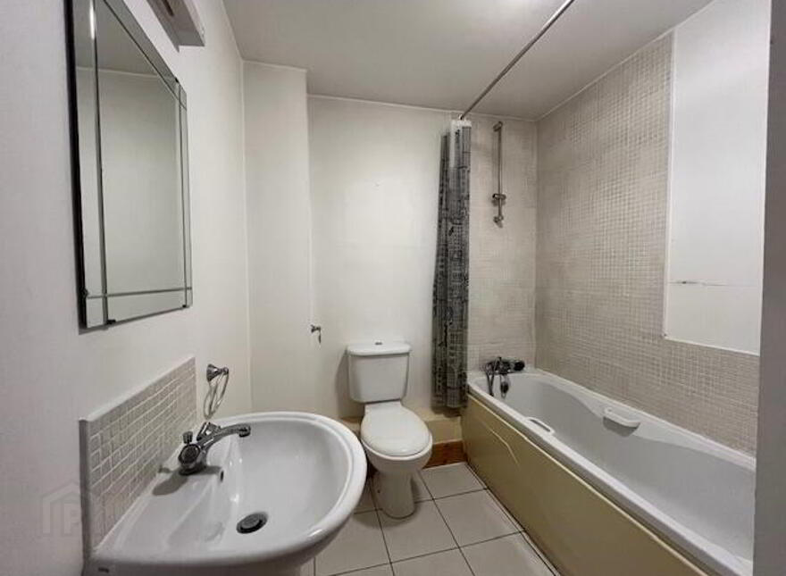 Woodbrook Crescent, Castleknock, Dublin, D15
