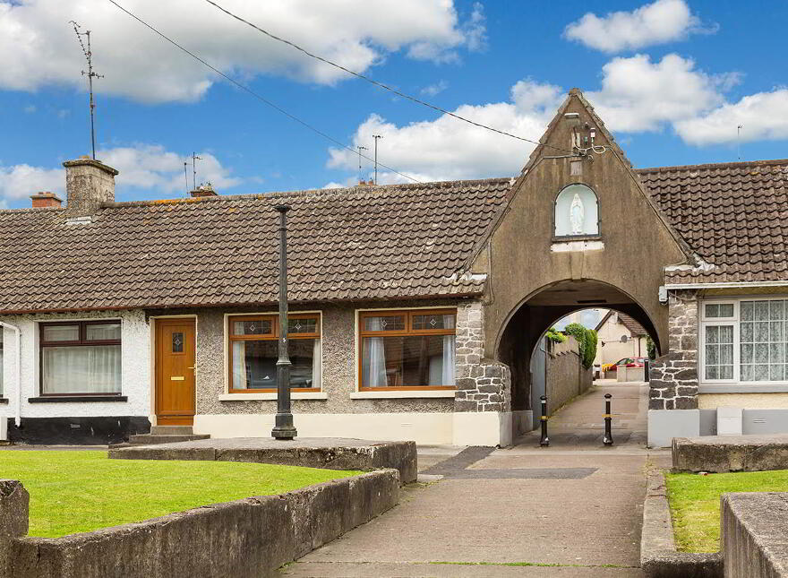 16 Lourdes Square, Drogheda photo