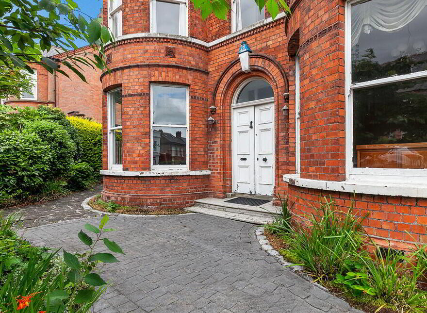 17 Maryville Park, Belfast, BT9 6LN