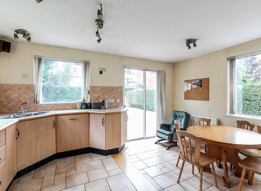 17 Maryville Park, Belfast, BT9 6LN