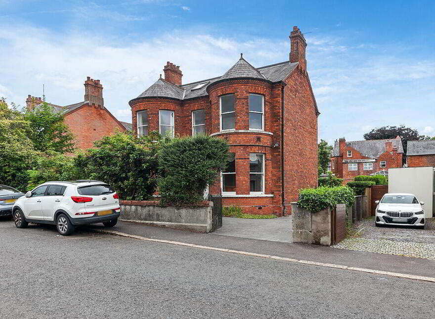 17 Maryville Park, Belfast, BT9 6LN