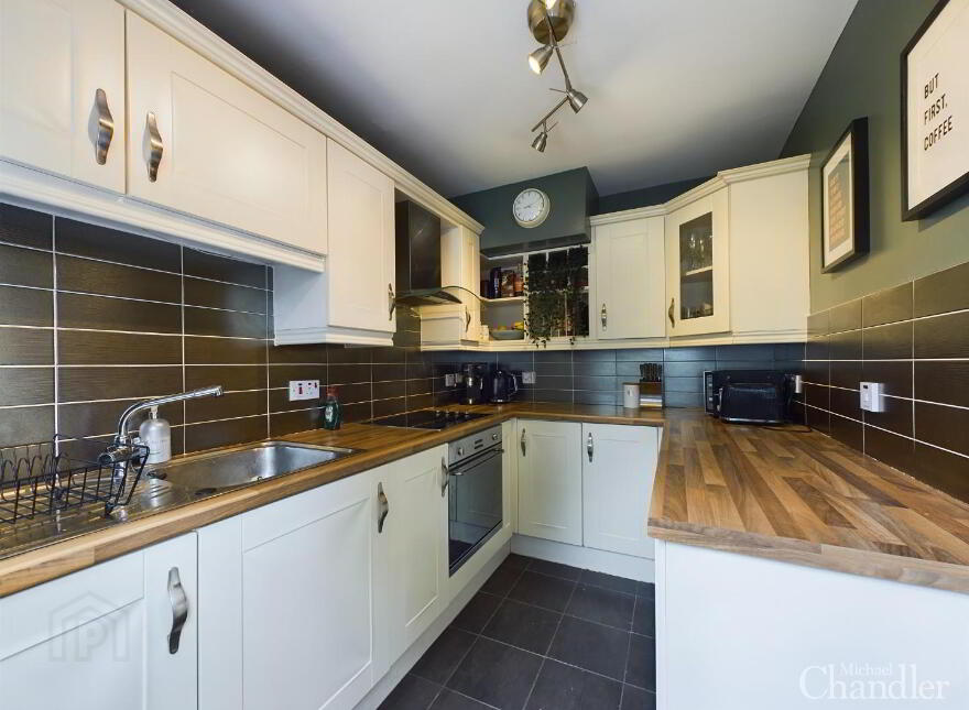 4 Beaufort Gardens, Belfast, BT8 7UD