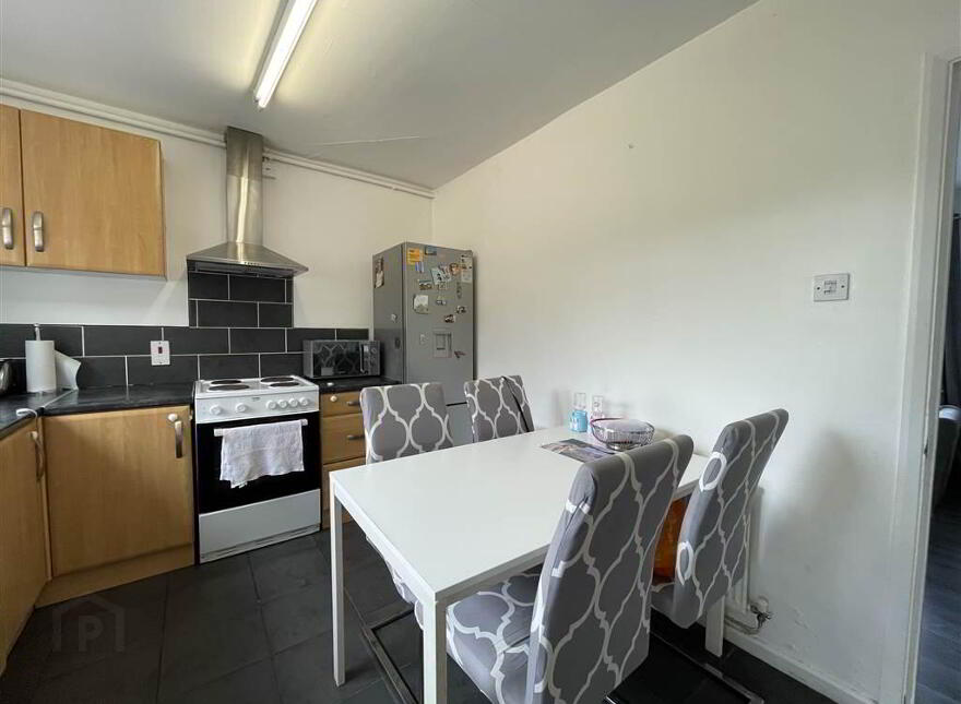14 St James Drive, Belfast, BT12 6EJ