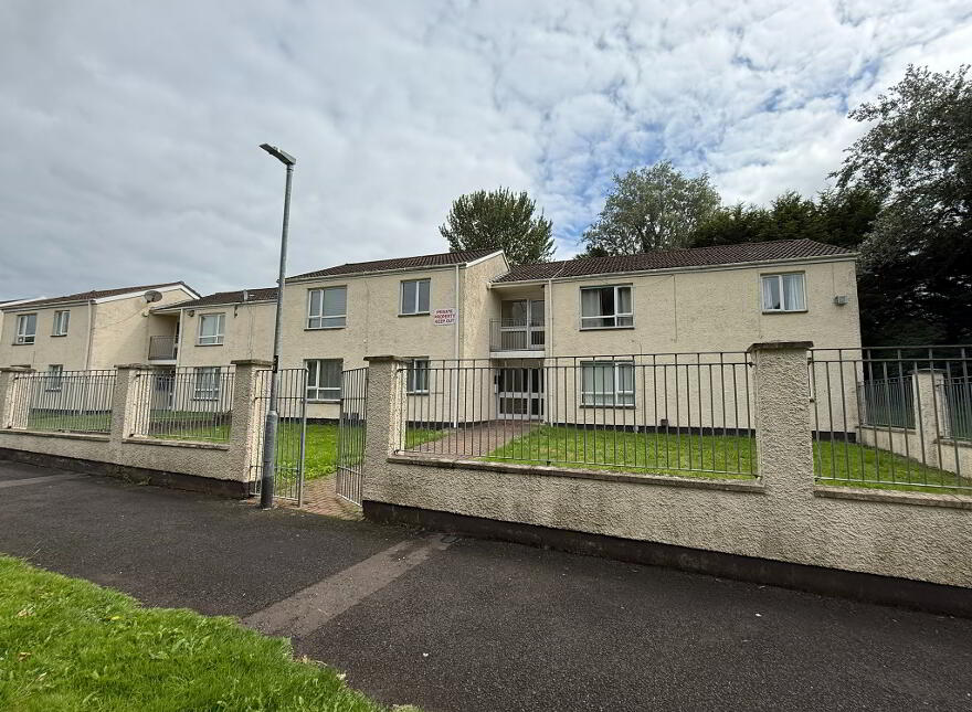 17 Loughview Apartments, Antrim, BT41 1LE photo