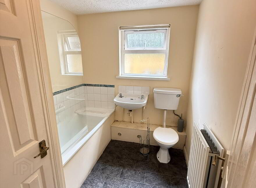 17 Loughview Apartments, Antrim, BT41 1LE