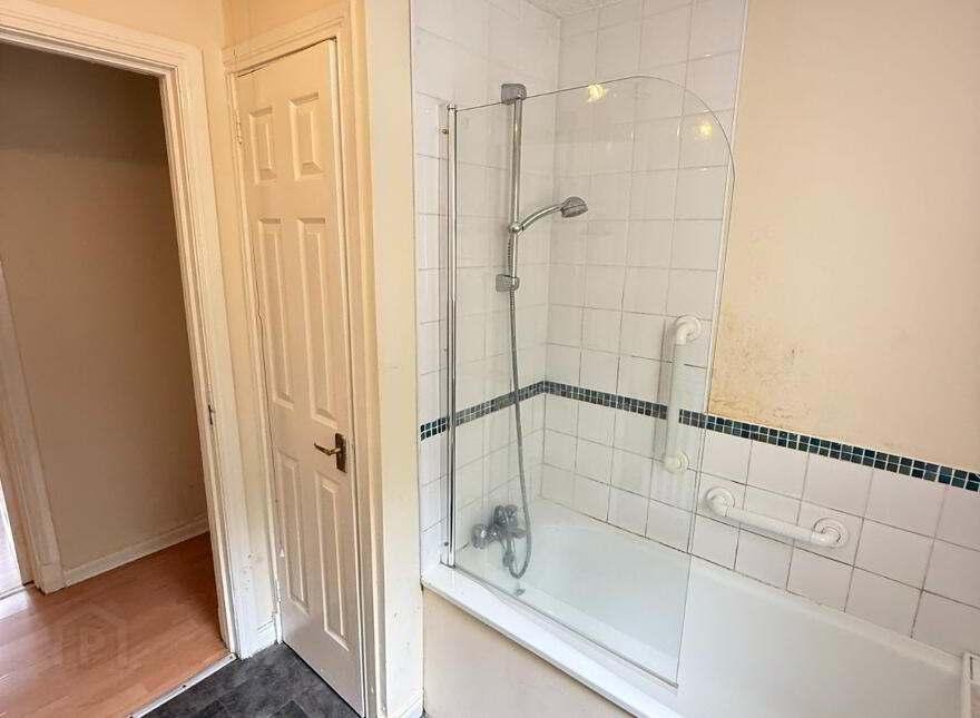 17 Loughview Apartments, Antrim, BT41 1LE