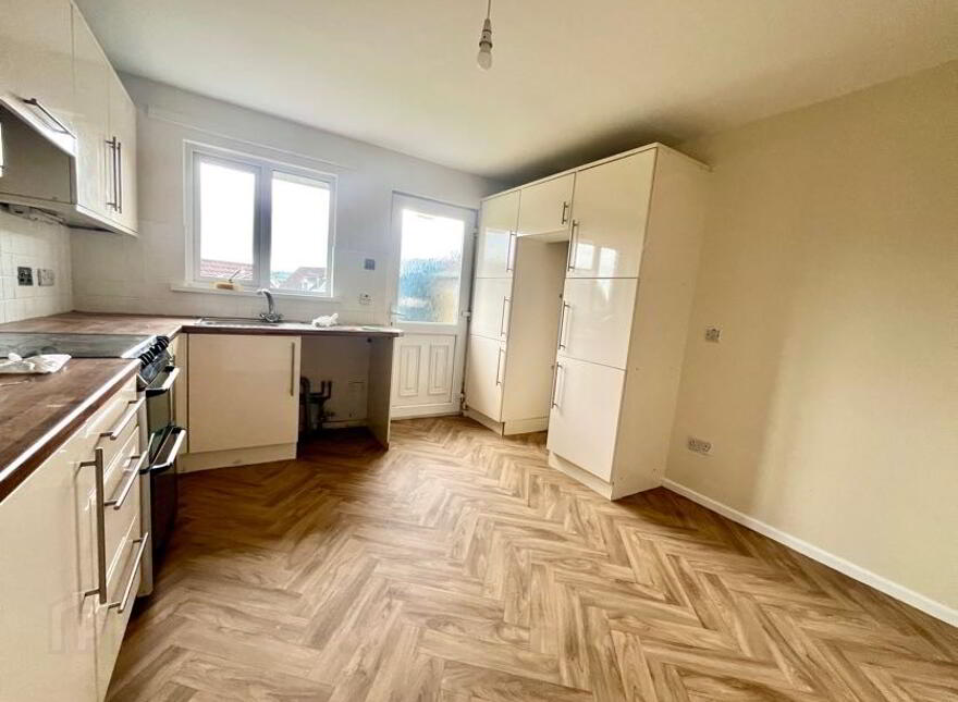 Glenmore Park, Altnagelvin, Londonderry, BT47 2JY