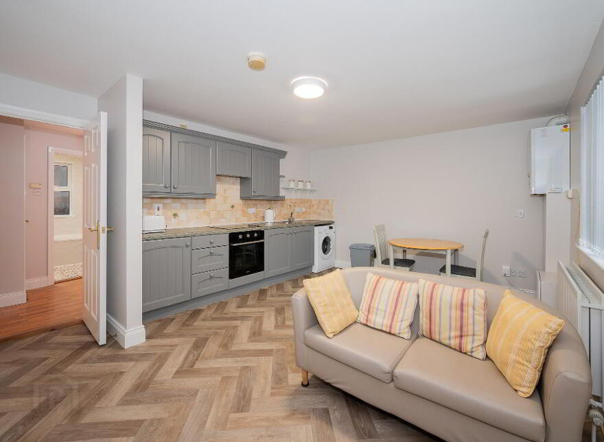 Apt 4, 85 Eglantine Avenue, Belfast, BT9 6EW