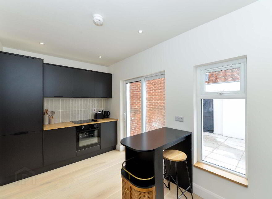 3 Lichfield Avenue, Belfast, BT5 5JQ