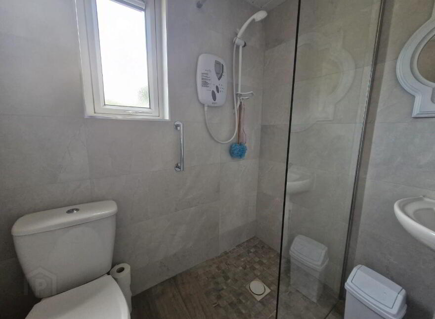 21 Ballinlare Gardens, Newry, BT35 6EX
