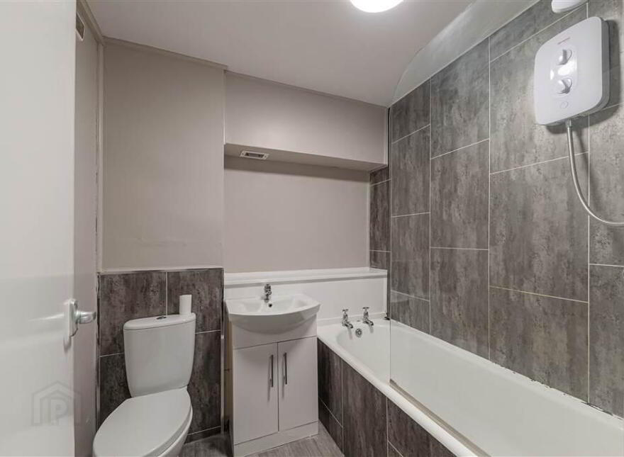 5a Parkdale House, Dunmurry, Belfast, BT17 9DA