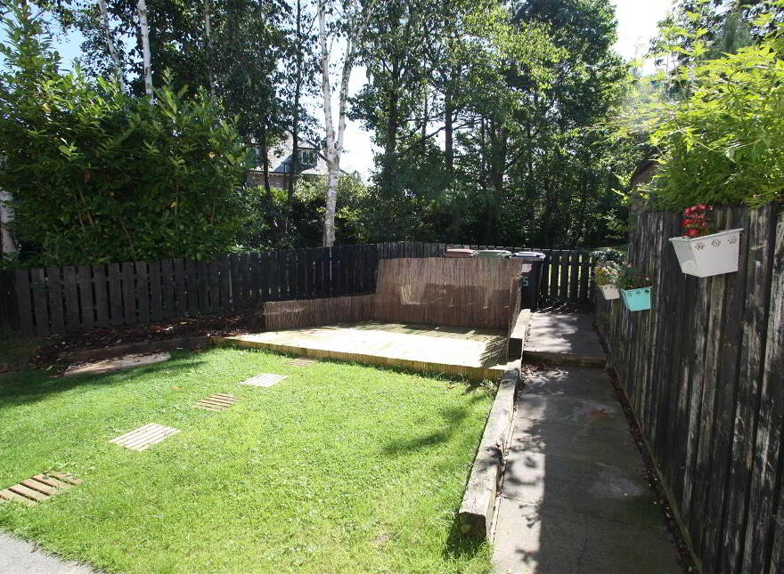 15 Crombeg Court, Hillsborough, BT26 6PZ