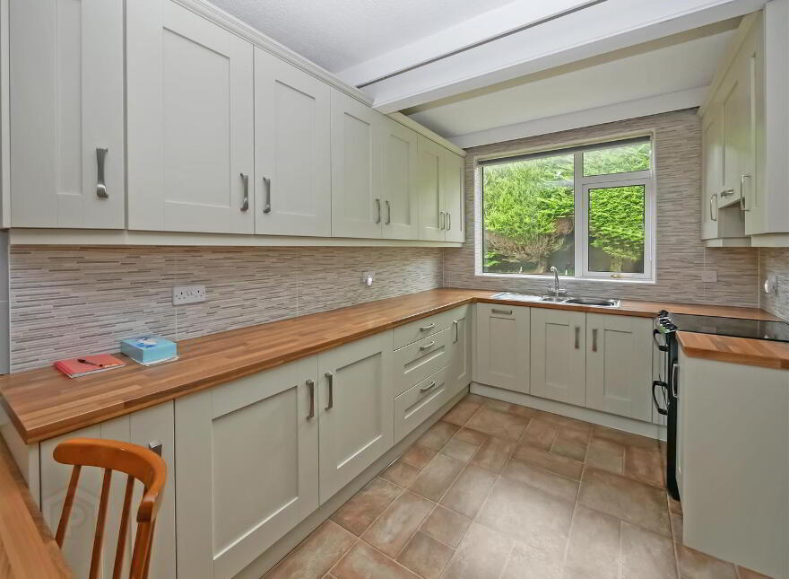 14 Cotswold Avenue, Newton Park, Belfast, BT8 6NA