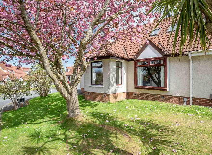 28 Irvine Park, Bangor, BT19 7XR