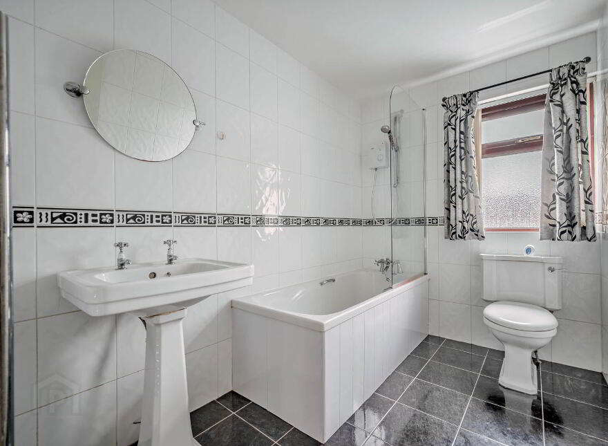 28 Irvine Park, Bangor, BT19 7XR