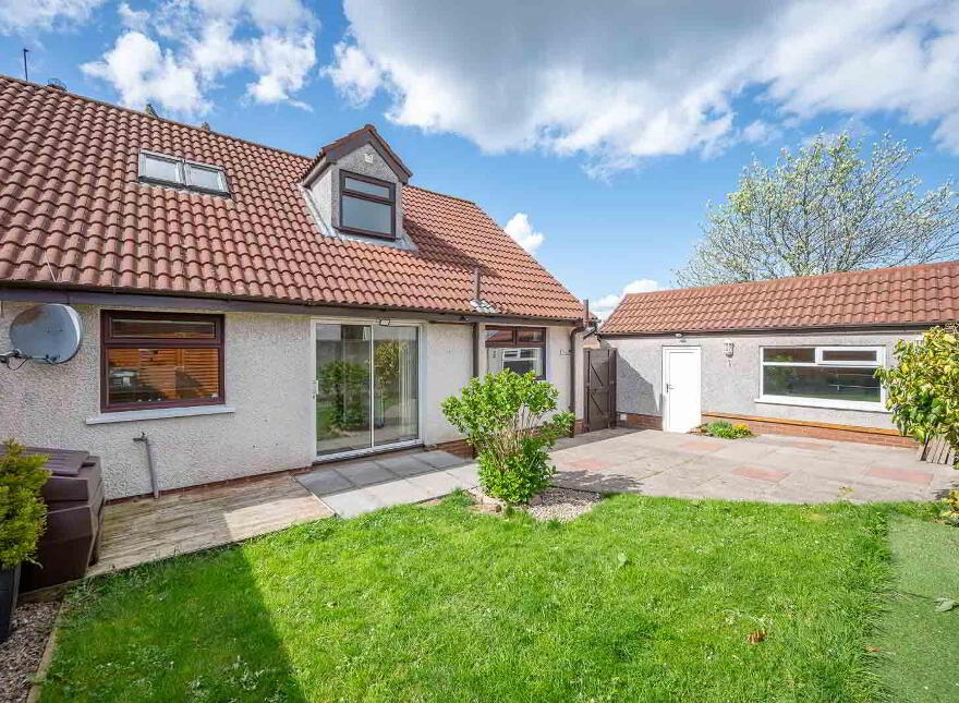 28 Irvine Park, Bangor, BT19 7XR