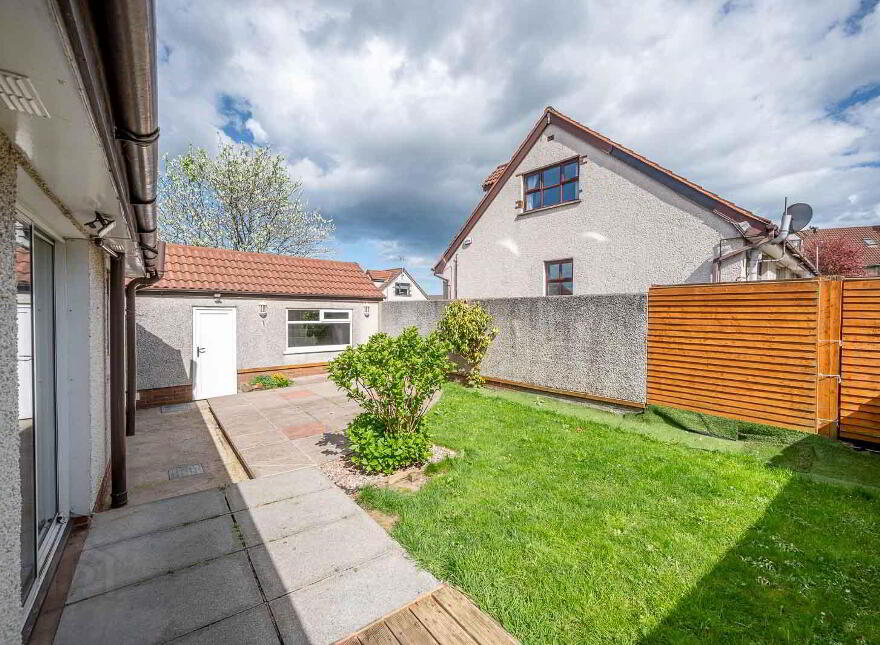 28 Irvine Park, Bangor, BT19 7XR