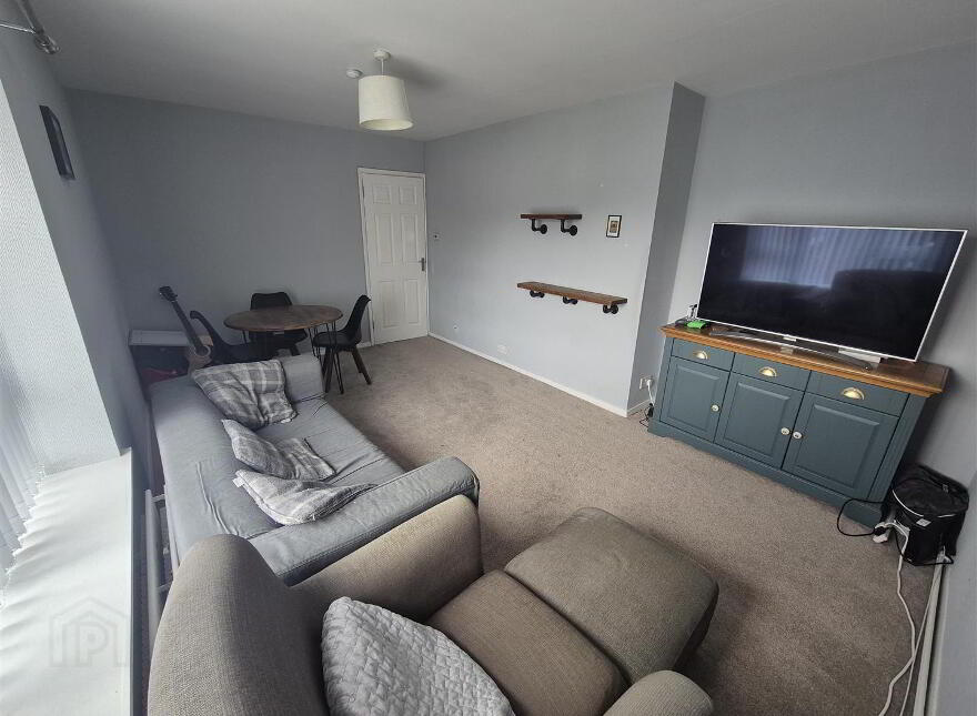 15b Belvoir Crescent, Belfast, BT8 7EJ