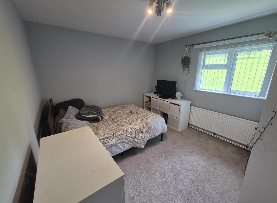 15b Belvoir Crescent, Belfast, BT8 7EJ