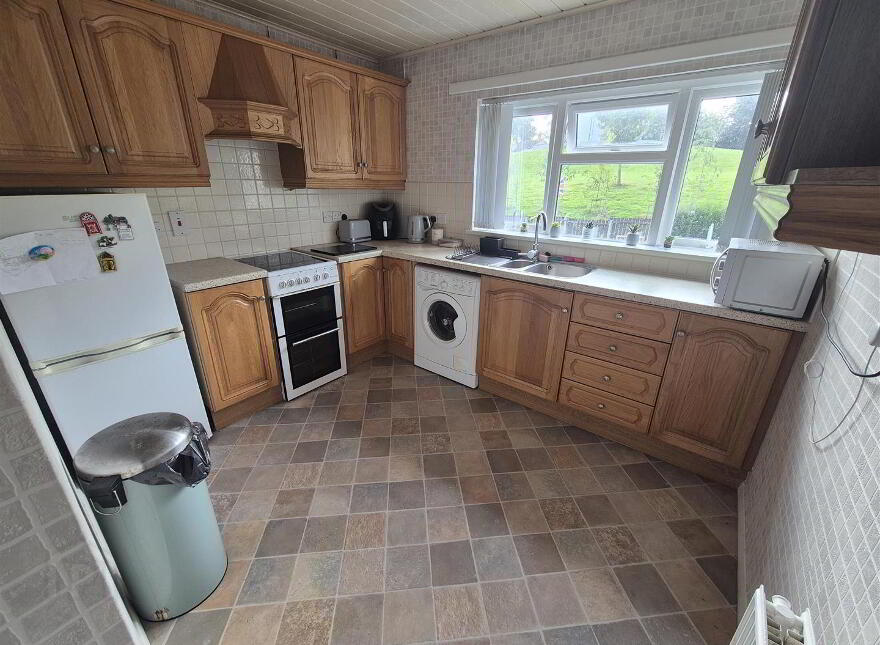 15b Belvoir Crescent, Belfast, BT8 7EJ