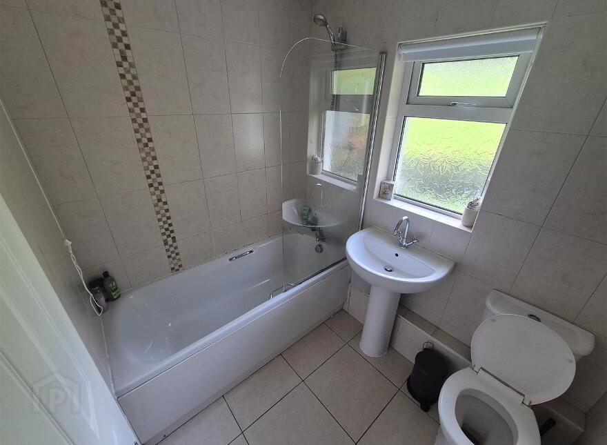 15b Belvoir Crescent, Belfast, BT8 7EJ
