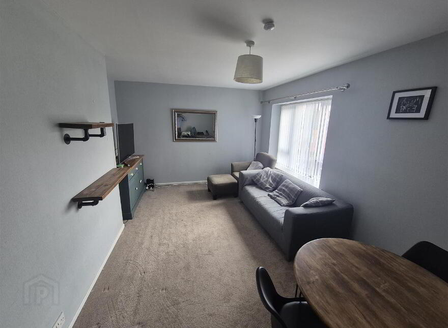 15b Belvoir Crescent, Belfast, BT8 7EJ