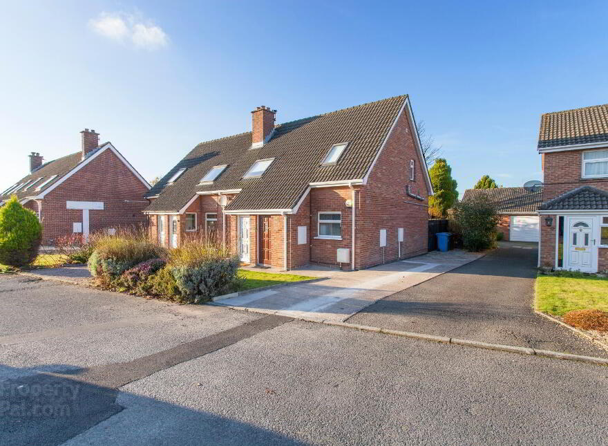 25 Cedar Grove, Holywood, BT18 9QG photo
