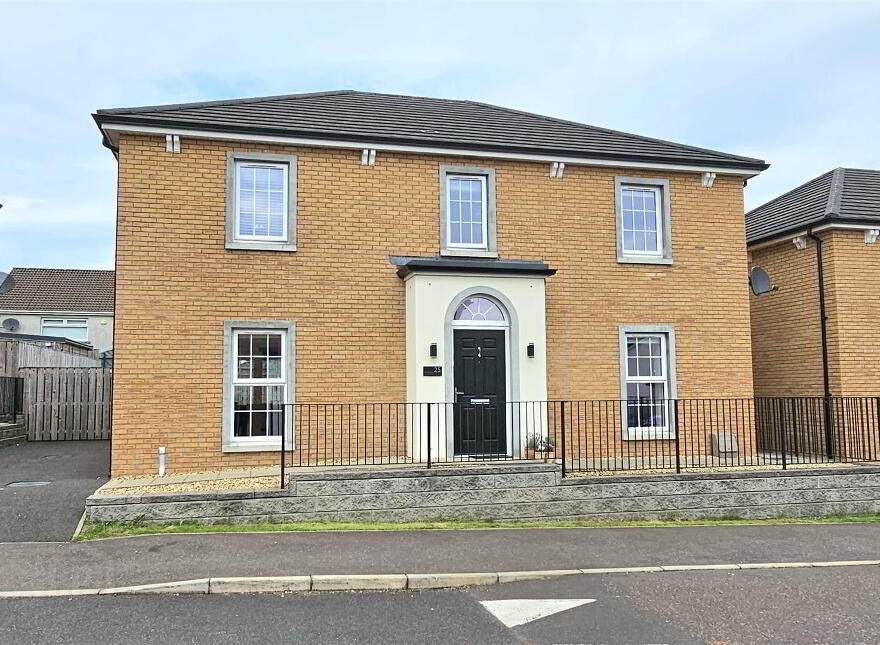 25 Bashford Park Hill, Carrickfergus, BT38 9FG photo