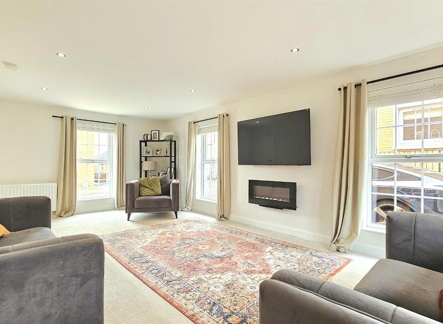 25 Bashford Park Hill, Carrickfergus, BT38 9FG