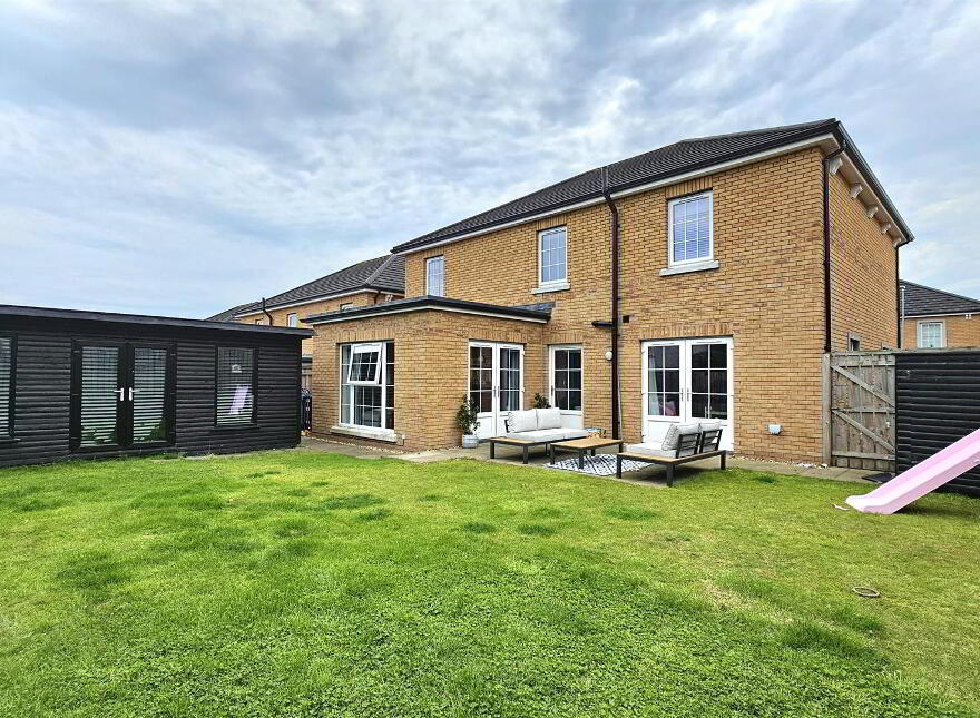 25 Bashford Park Hill, Carrickfergus, BT38 9FG