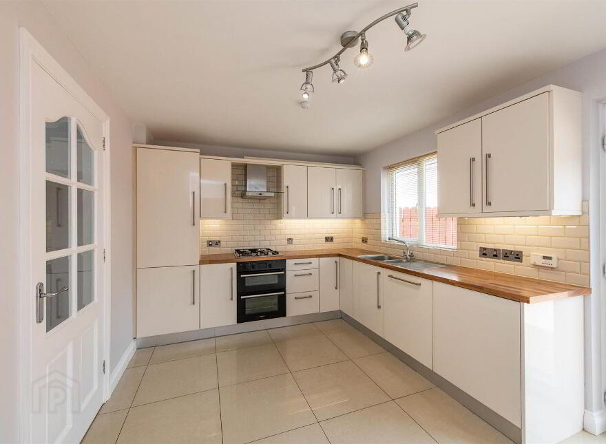 10 Drummond Brae, Ballynahinch, BT24 8EY
