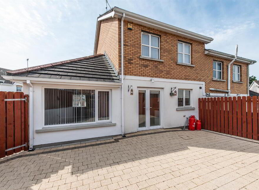 10 Drummond Brae, Ballynahinch, BT24 8EY