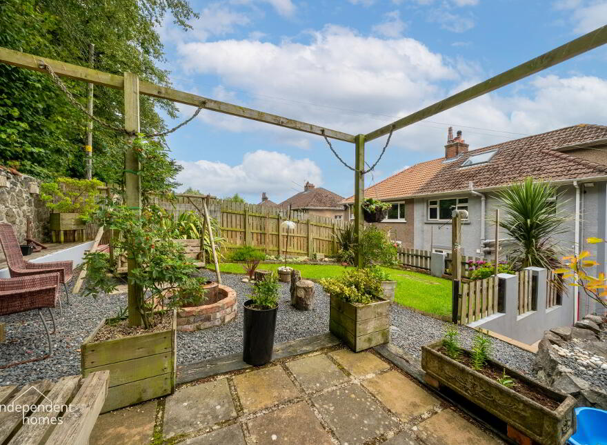 37 Glenarm Road, Larne, BT40 1BN