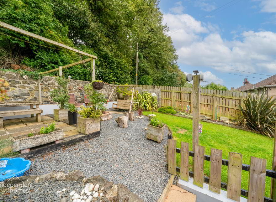 37 Glenarm Road, Larne, BT40 1BN