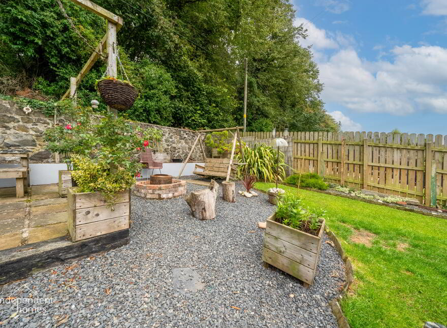 37 Glenarm Road, Larne, BT40 1BN