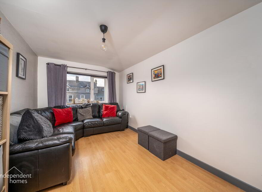 37 Glenarm Road, Larne, BT40 1BN