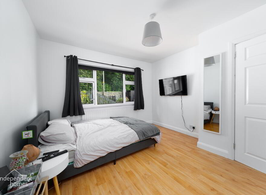37 Glenarm Road, Larne, BT40 1BN