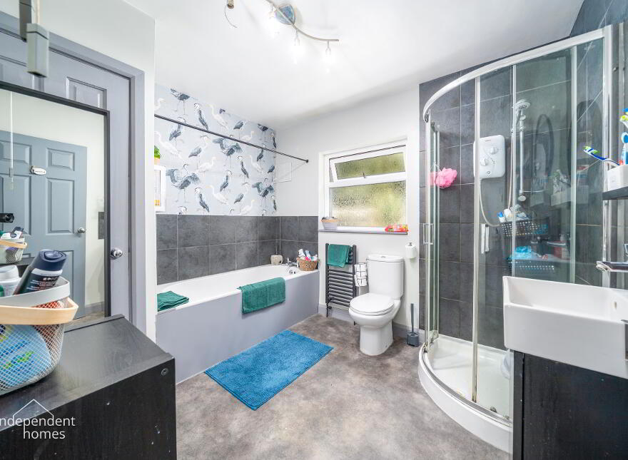 37 Glenarm Road, Larne, BT40 1BN