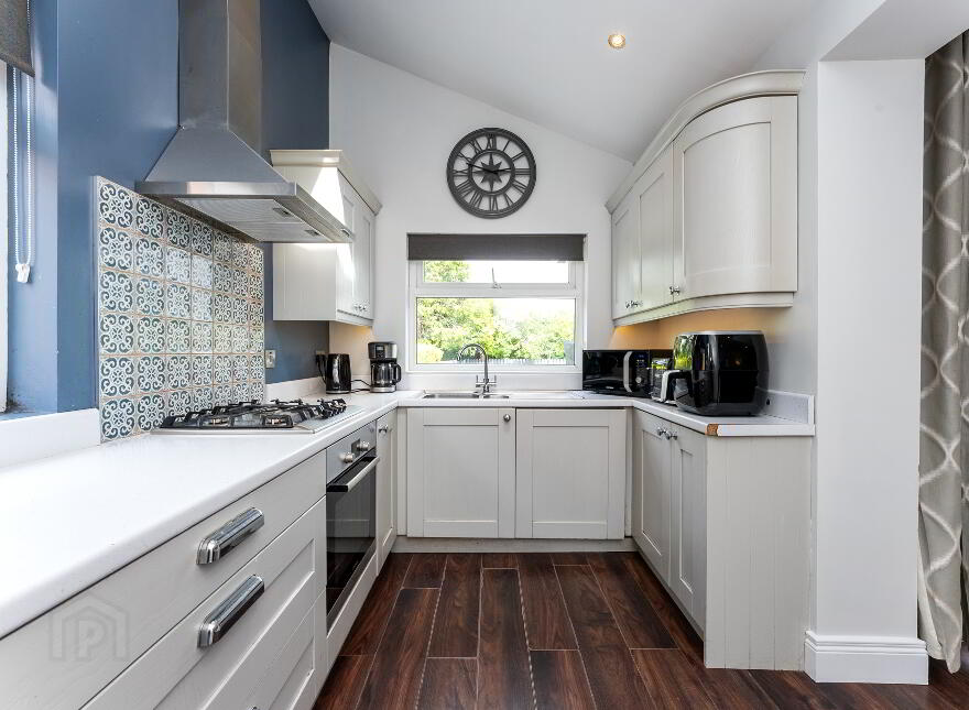 18 Locksley Park, Upper Lisburn Road, Belfast, BT10 0AR