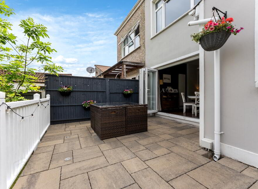 18 Locksley Park, Upper Lisburn Road, Belfast, BT10 0AR