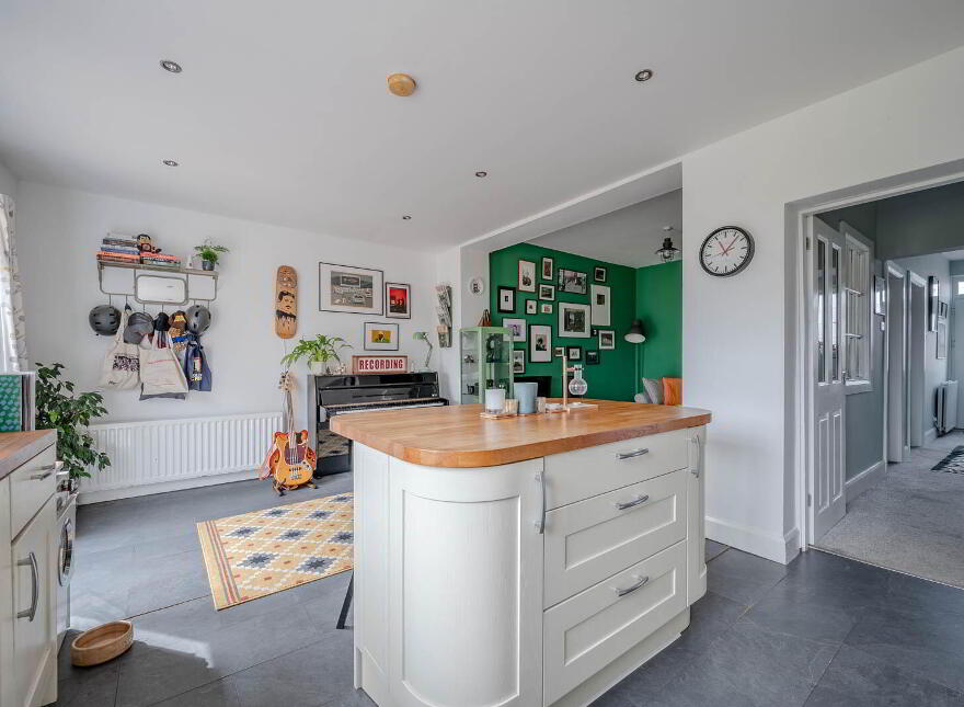 310 Cregagh Road, Belfast, BT6 9EW