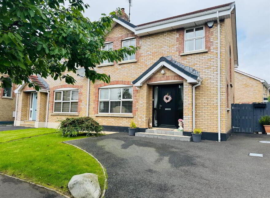 92 Ivy Mead, Altnagelvin, L'Derry, BT47 3WX photo