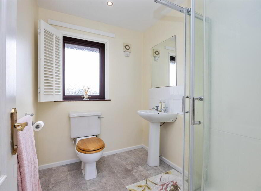 60 Laurelgrove Dale, Ballymaconaghy Road, Belfast, BT8 6ZF