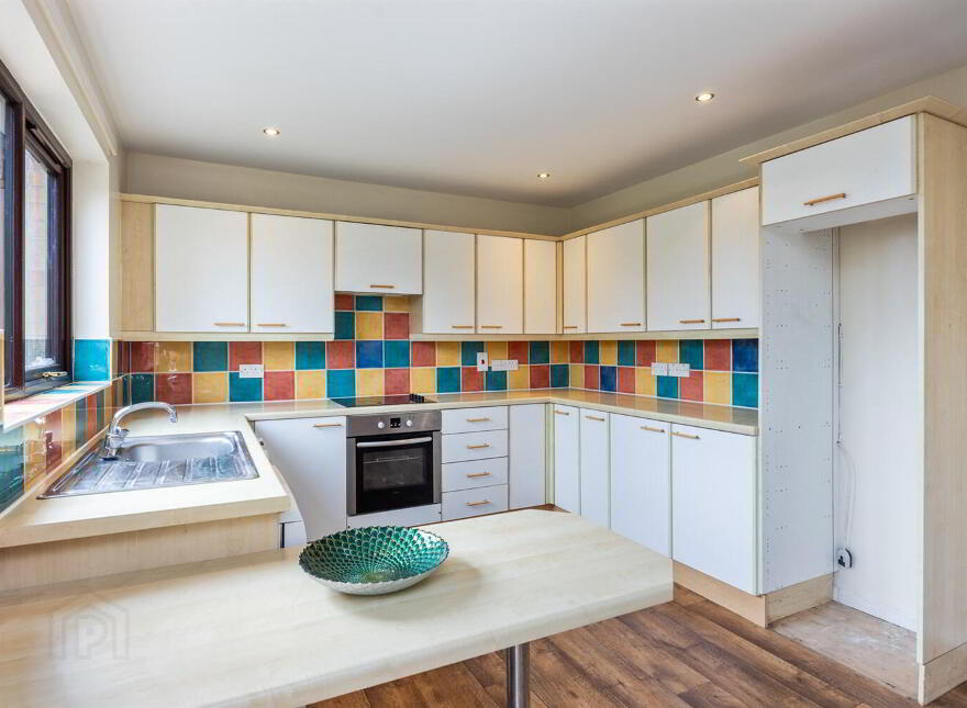 60 Laurelgrove Dale, Ballymaconaghy Road, Belfast, BT8 6ZF