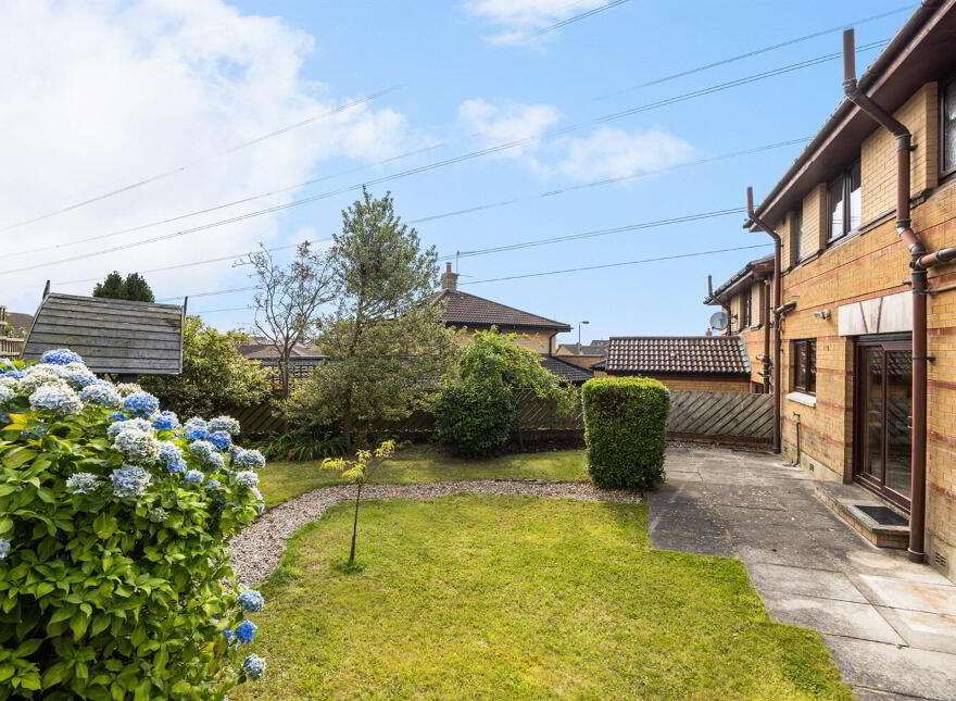 60 Laurelgrove Dale, Ballymaconaghy Road, Belfast, BT8 6ZF